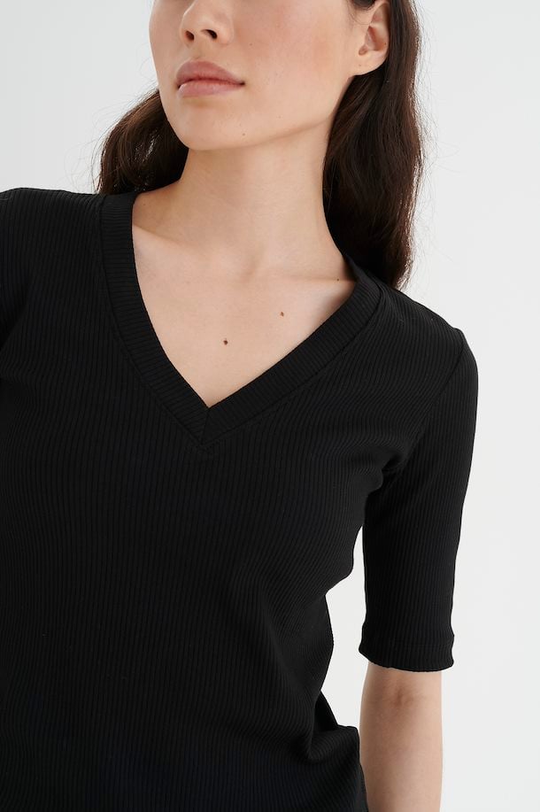 Dagna V Tee