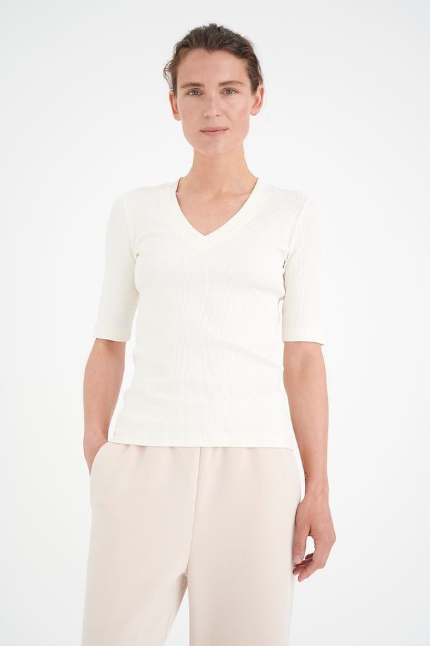 Dagna V Tee
